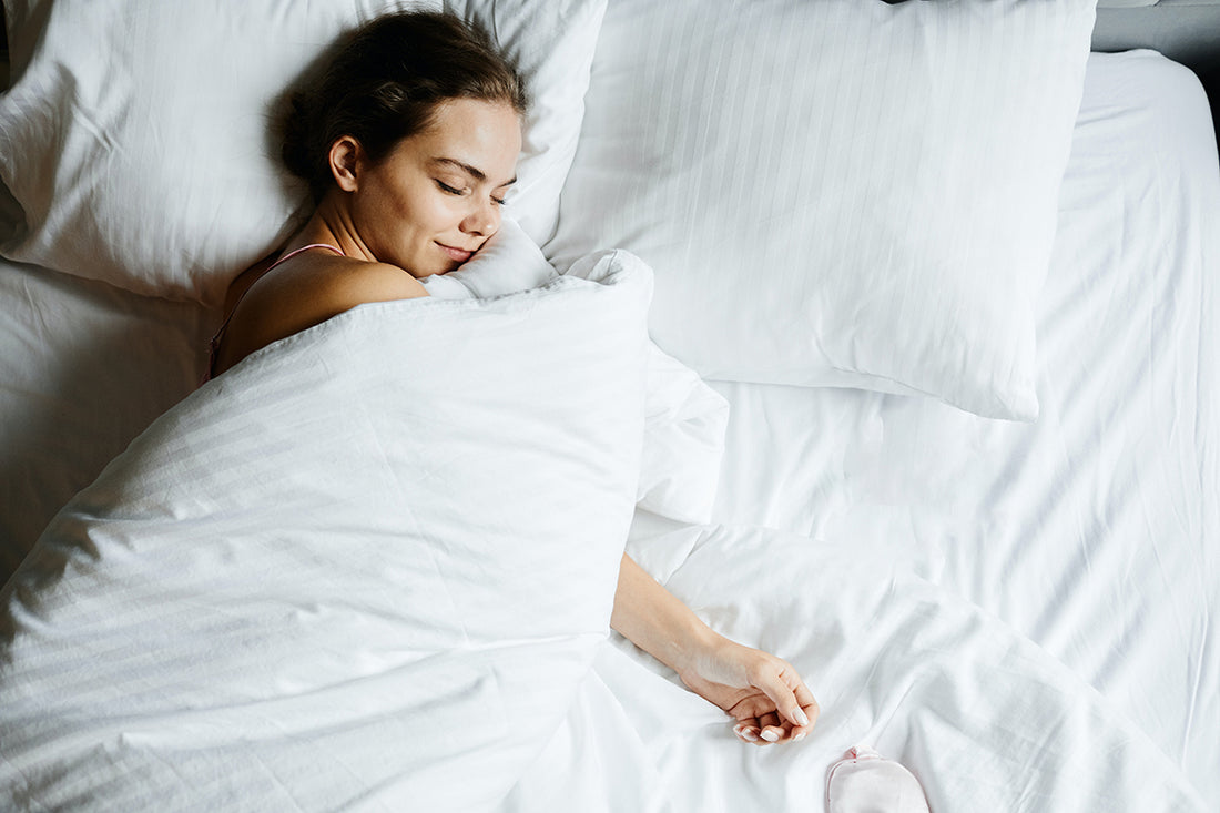 Bed Babe Beauty Sleep - All You need to know about beauty sleep - woman laying in bed